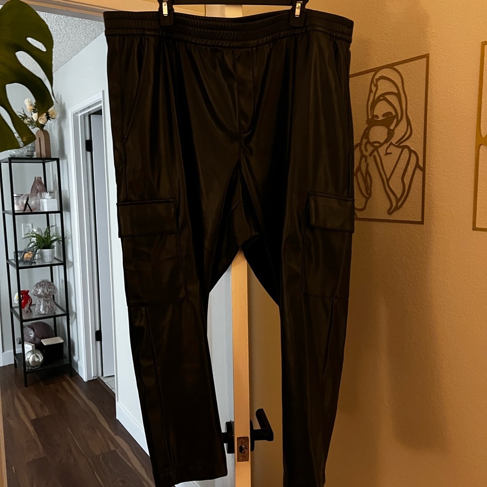 GAP Women's Black “Leather” Cropped Pants